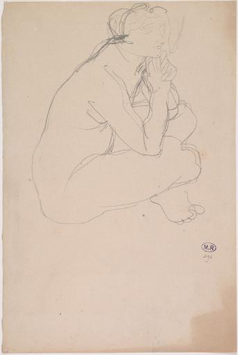 FEMME NUE ASSISE EN TAILLEUR VERS LA DROITE, LES MAINS JOINTES SOUS LE MENTON