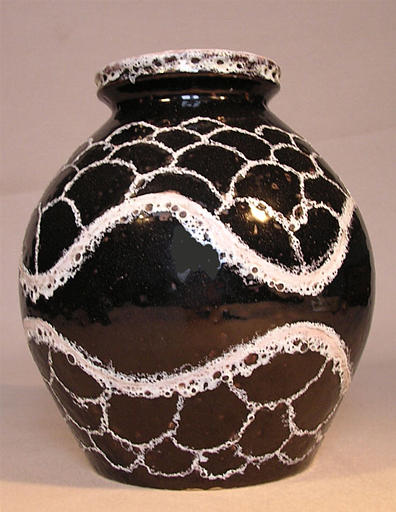 Vase aux écailles [titre attribué]