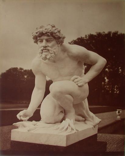 Chantilly : la statue de Pluton par Chapu sur le parterre nord. 1885. 79