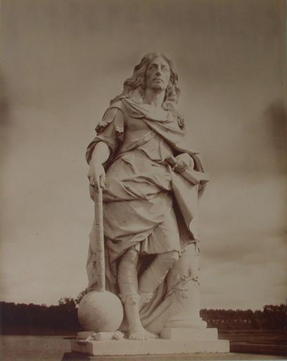 Chantilly : la statue du Grand Condé par Coysevox. 1885. 70