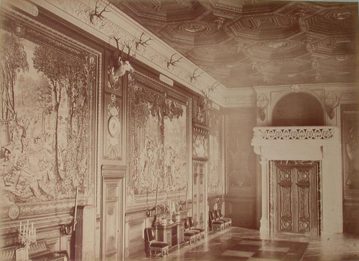 Chantilly : la Galerie des Cerfs et la tribune. 1885. 73