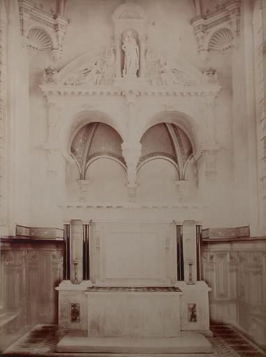Chantilly : l'intérieur de la chapelle et l'autel. 1885. 36