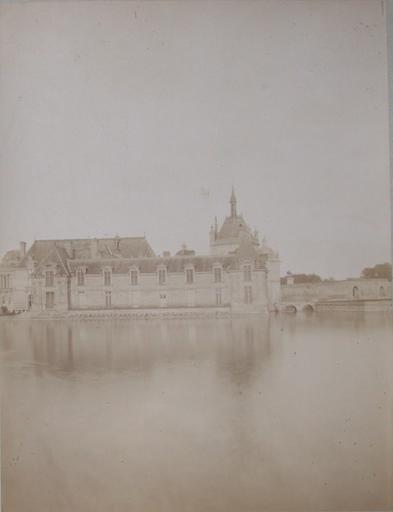 Chantilly : le petit château vus du jardin anglais. 1885