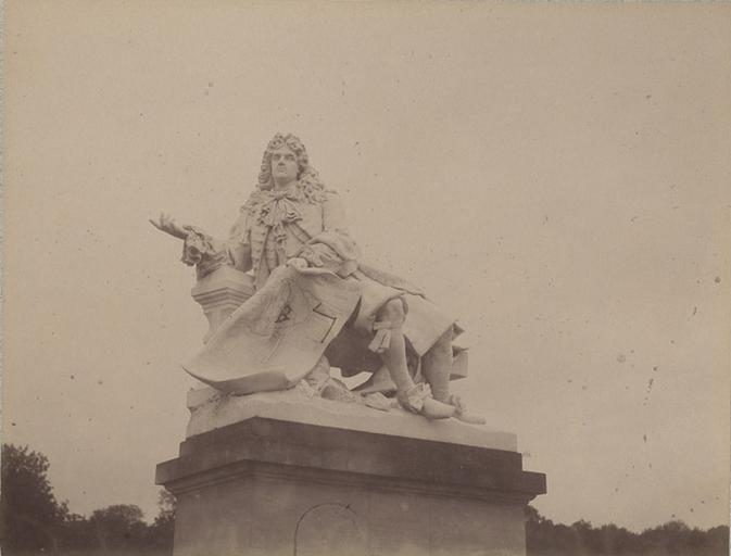 Chantilly : la statue de Lenôtre. 1885. 961