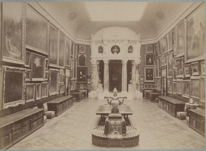 Chantilly, la galerie de peinture vue du côté de la Rotonde