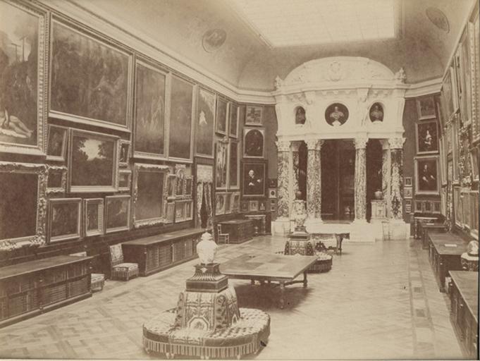 Chantilly, la galerie de peinture vue du côté de la Rotonde