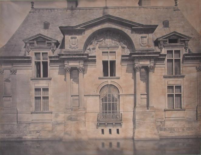 [Chantilly : le pavillon Jean Bullant]