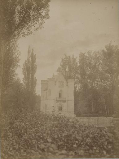 Commelle : le château de la Reine Blanche. 6