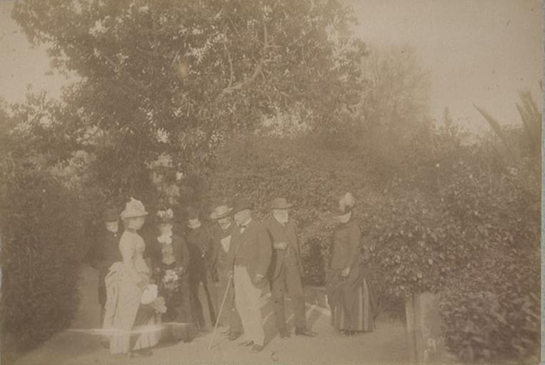 Dans le jardin de la villa d'Orléans. Palerme. 6 avril 1885