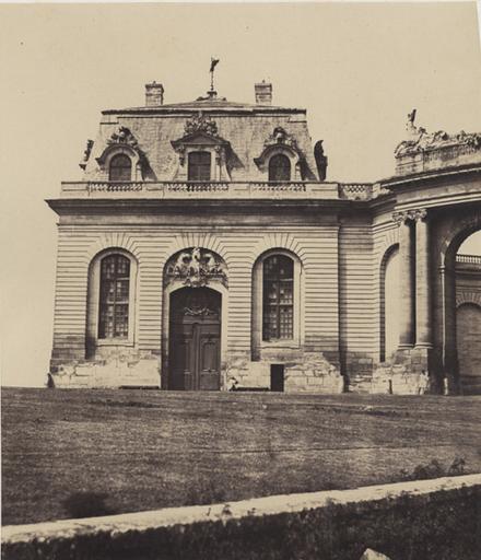 Ecuries : la porte de l'est