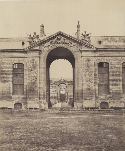 Ecuries : la porte de l'ouest