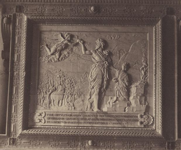 La chapelle : bas-relief du maitre-autel