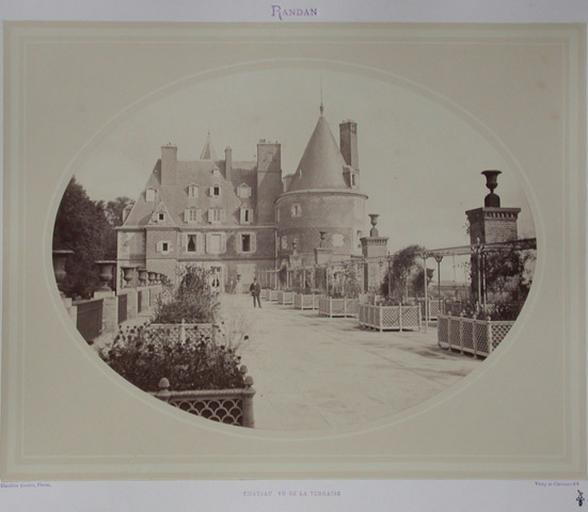 Randan. Château vu de la terrasse