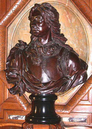 Buste de Louis II de Bourbon, prince de Condé, en buste, cuirassé