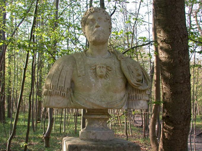 Buste à l'antique, cuirasse, Gorgone