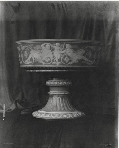 Vase de Sèvres : coupe de Pise No112 ou 116.1855