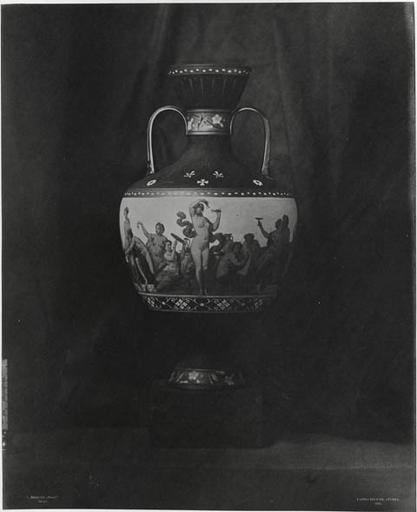 Vase de Sèvres : vase étrusque de Naples.1855