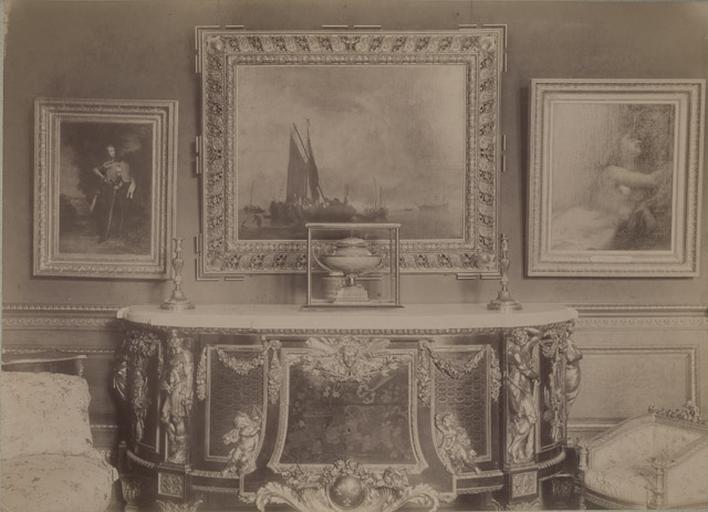 Chantilly : détail des oeuvres dans les salles du Musée. 982