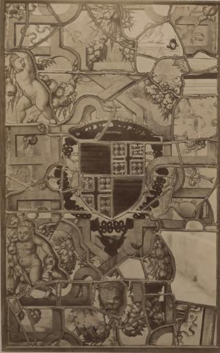 Vitrail héraldique de la Galerie Duban à Chantilly, provenant d'Ecouen : armes de Guillaume Gouffier, seigneur de Bonnivet, amiral de France tué en 1524 à Pavie, cousin germain du connétable Anne (avant restauration)