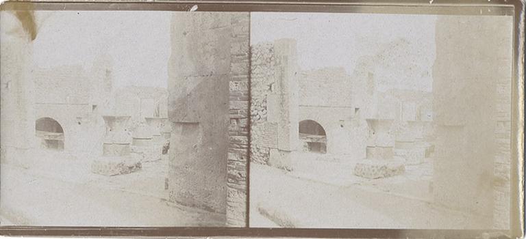 Vue stéréoscopique du site archéologique de Timgad (Algérie) : le moulin à grains