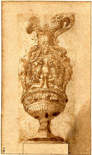 Aiguière à l'anse décorée d'une tête d'aigle et à la pense ornée de sphinges tenant des guirlandes et de femmes nues placées de part et d'autre d'un motif de vase