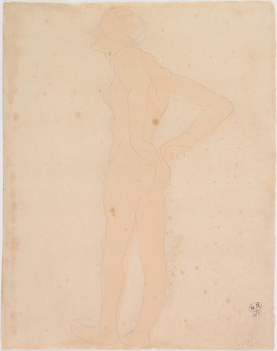 FEMME NUE, DE PROFIL VERS LA GAUCHE, LES MAINS AUX HANCHES