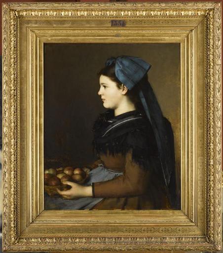 Alsacienne ; Eugénie Henner en Alsacienne tenant un panier de pommes