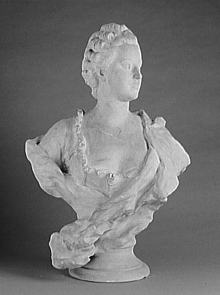 FEMME DITE POMPADOUR
