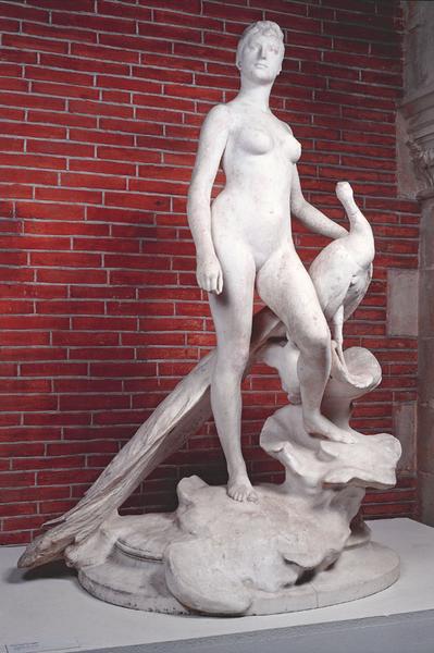 LA FEMME AU PAON