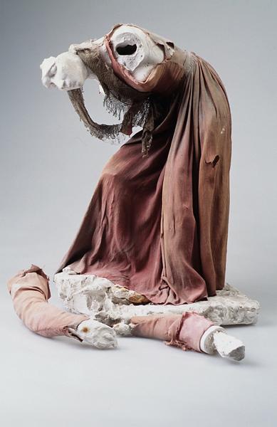 L'ANGEVINE ; FEMME EN COSTUME ANGEVIN