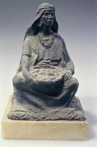 FEMME ARABE VENDANT DES ORANGES