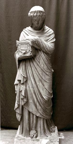 AGRIPPINE PORTANT LES CENDRES DE GERMANICUS