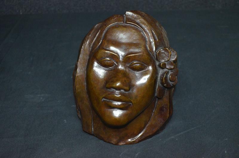 MASQUE D'UNE FEMME TAHITIENNE
