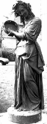 Jeune napolitaine jouant du tambourin