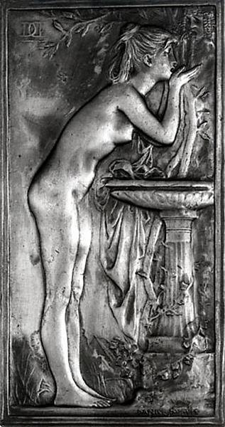 JEUNE FEMME NUE BUVANT A UN BASSIN
