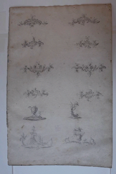 Boîte et théière ; Cahier de modèles ; Motif décoratif ; Théière ; Boîte ; Huilier ; Sucrier ; Dessin d'orfèvrerie