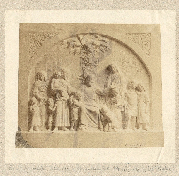 Le Christ et les enfants ; Bas-relief ; Photographie