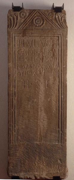 Stèle funéraire de Titus Julius