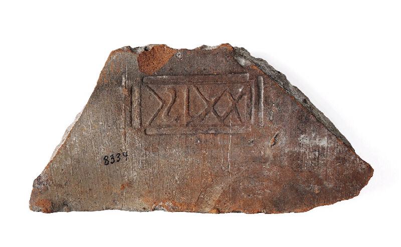 Tuile de type tegula à estampille