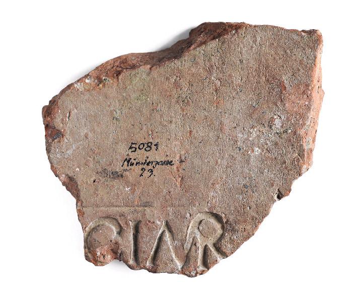 Tuile de type tegula à estampille