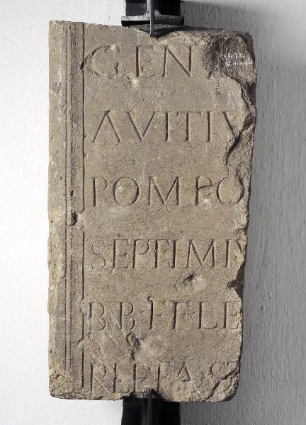 Autel votif, fragment