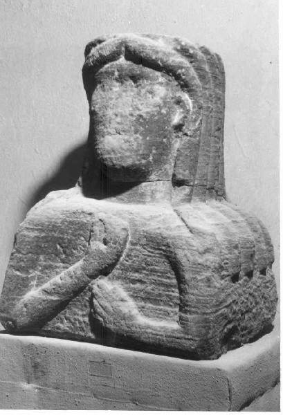 Buste de déesse en ronde-bosse