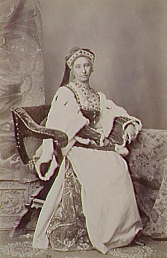 Portrait d'une femme en costume Renaissance