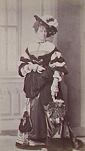 Portrait d'une femme en costume Renaissance