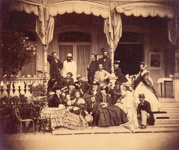 Groupe sur les marches de la Villa Stéphanie à Baden