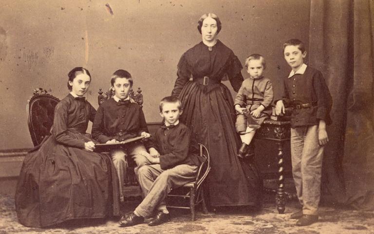 Portrait de la famille Edouard Schneegans.