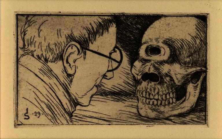 Homme face au crâne de Cyclope