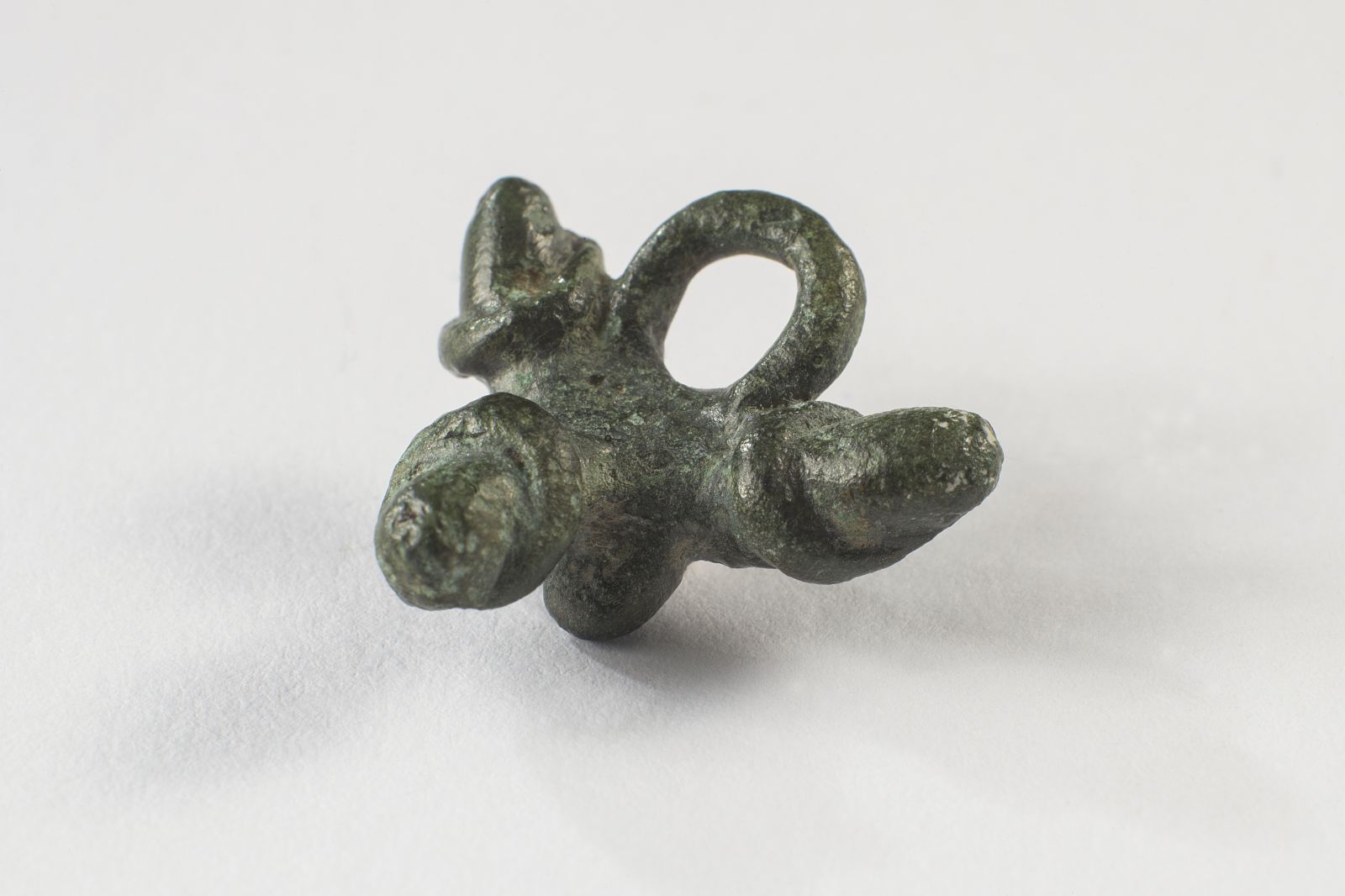 Pendentif triphallique