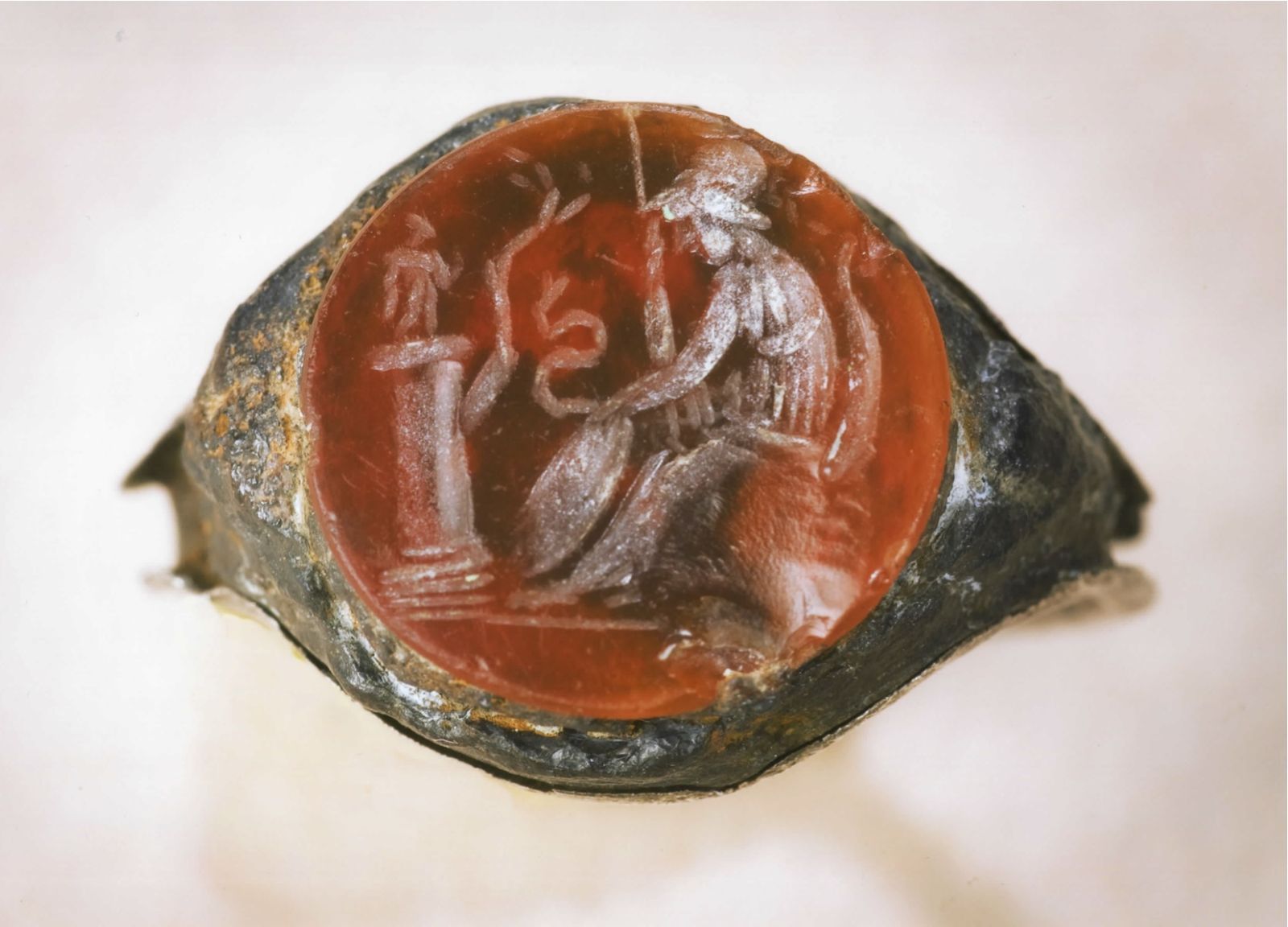 Bague à intaille représentant la déesse Minerve