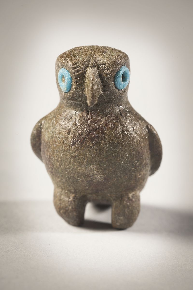 Figurine de chouette perchée